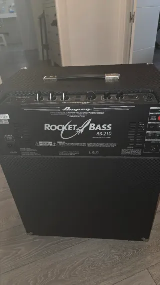 Amplificador Ampeg Rocket Bass RB-210 Combo 500W