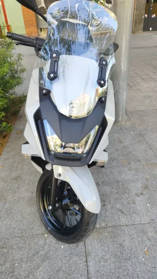 Maxi Scooter ABS Sky Town Blanca