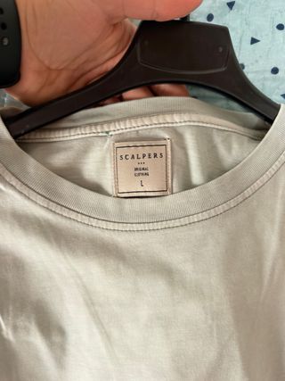 Camiseta Scalpers verde oliva con calavera