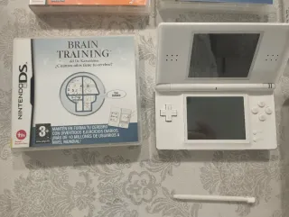 Nintendo DS Blanca con 3 juegos
