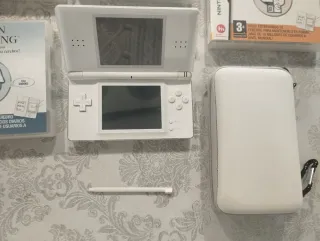Nintendo DS Blanca con 3 juegos