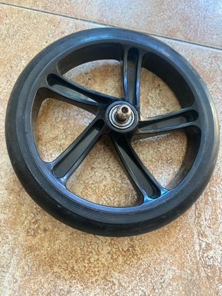 Rueda neumático macizo patinete eléctrico. Xiaomi