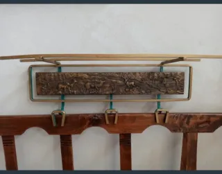 Percha vintage madera y metal motivos caza