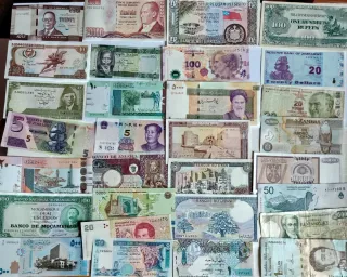 Lote de Billetes Extranjeros por unidad a elegir