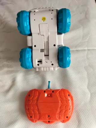Coche teledirigido-volteretas infantil clementoni