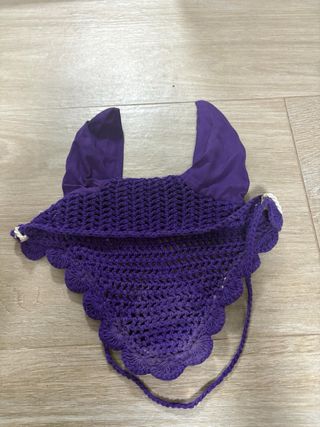 Orejeras de ganchillo moradas