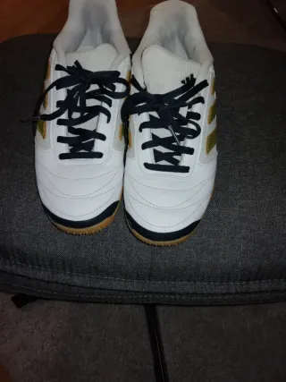 Zapatillas fútbol sala Adidas niño T41.5