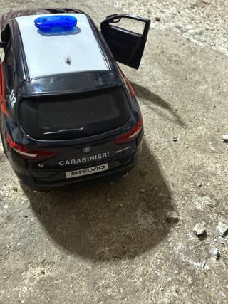 Alfa Romeo Stelvio Carabinieri Burago 1:24