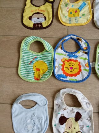Lotto 12 bavaglini bimbo con disegni