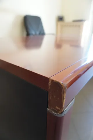 Scrivania direzionale con cassettiera