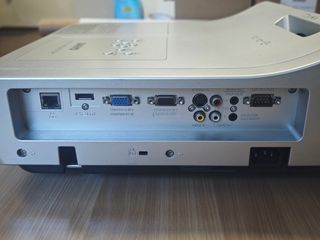 Proyector Sanyo WXGA 2500 lúmenes