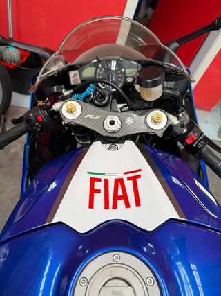 Yamaha R1 Azul y Blanca