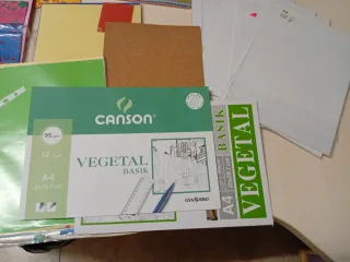 Material manualidades: Goma Eva, fieltro y papeles