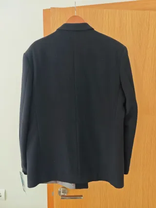 Americana de cachemir negra