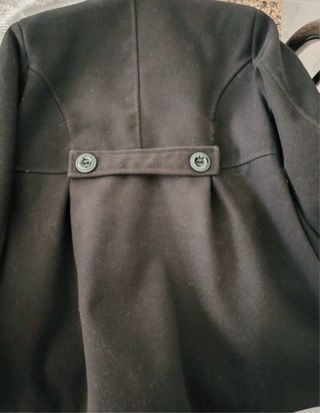 Cappotto nero con bottoni