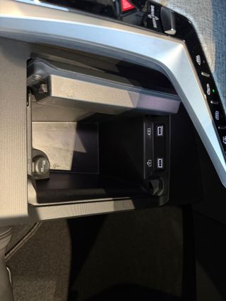 PEUGEOT 3008 Hybrid 3 1.2 100KW eDCS6 / Allure
