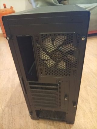 Caja de PC Torre Negra
