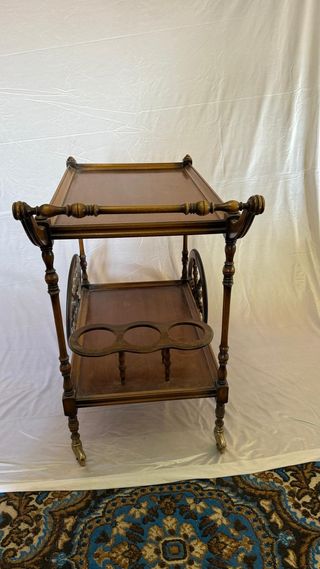 Carrito de bebidas antiguo de madera