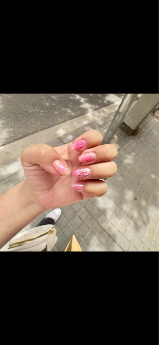 Manicurista cerca del metro Collblanc L5