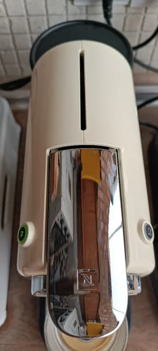 Cafetera Nespresso Citiz Beige delongui