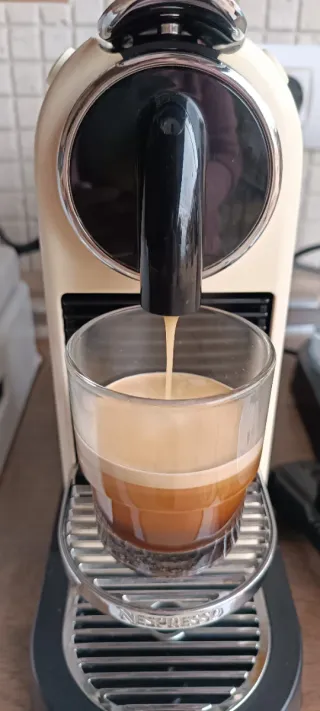 Cafetera Nespresso Citiz Beige delongui