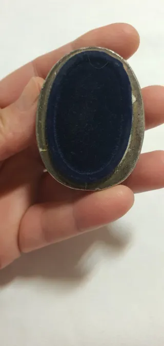 Antiguo adorno en forma de rosas