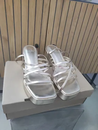 Sandalias doradas plataforma ASOS DESIGN