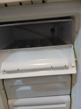 Nevera pequeña blanca
