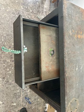 Banco de trabajo metálico robusto