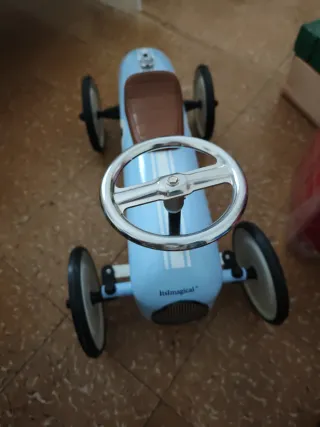 Coche de juguete vintage azul