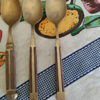 Set di posate in legno e metallo