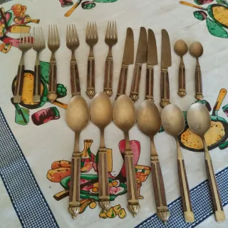 Set di posate in legno e metallo