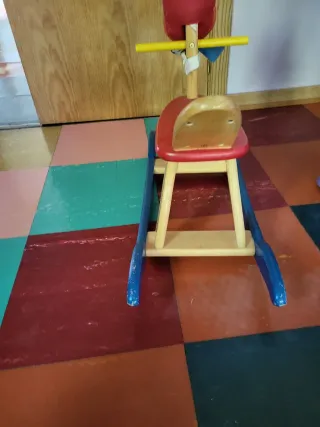 Balancín de madera infantil