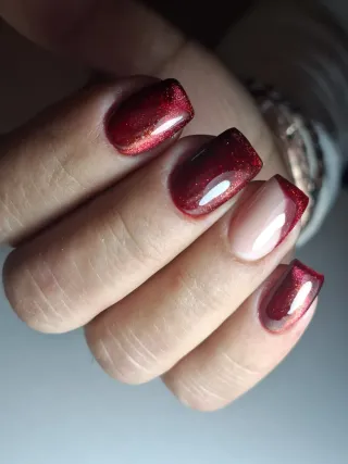 Hola soy Charlo Serrano manicurista y quiropodista