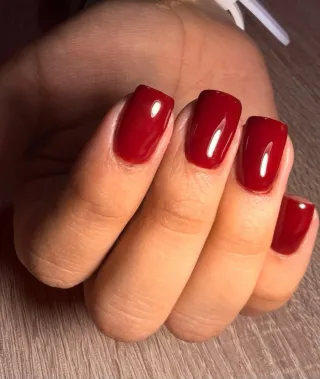 Hola soy Charlo Serrano manicurista y quiropodista