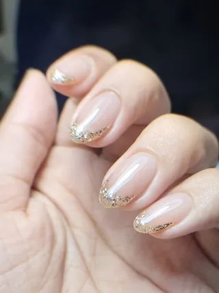 Hola soy Charlo Serrano manicurista y quiropodista