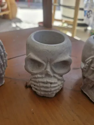 Macetas  cemento Calavera  ver, oír y callar (3 ud