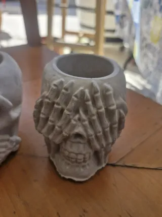 Macetas  cemento Calavera  ver, oír y callar (3 ud