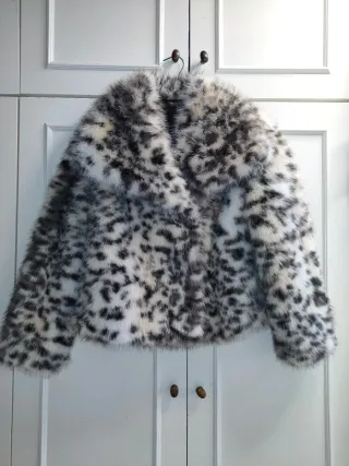 Chaqueta pelo estampado leopardo Zara