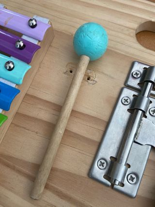 Tabla sensorial de madera para bebés