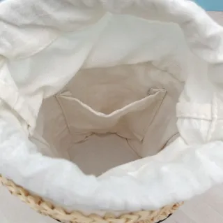 Bolso de rafia con asa de cuero