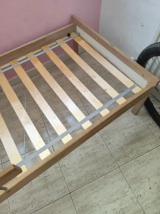 Cama infantil con barrera y somier