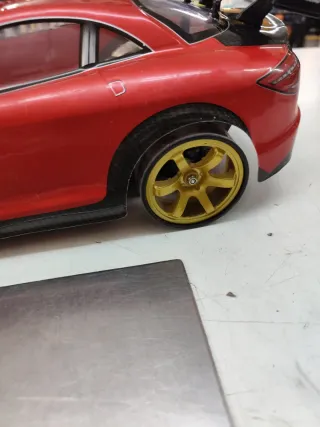 Coche teledirigido RC rojo