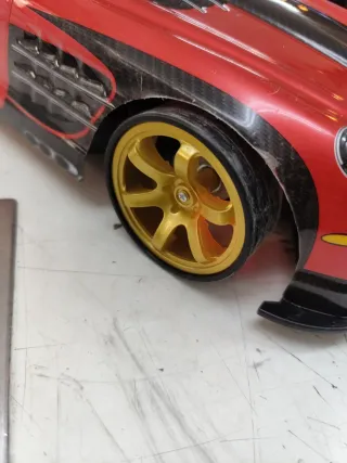 Coche teledirigido RC rojo