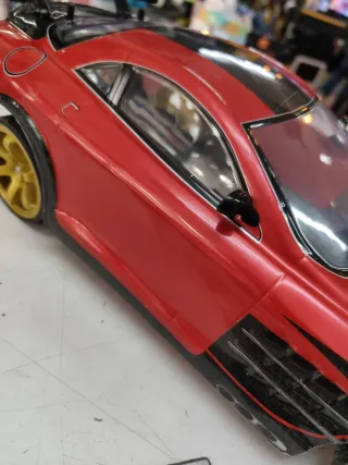 Coche teledirigido RC rojo