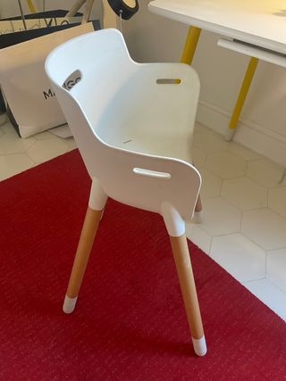 Escritorio, Silla y Lámpara Infantil Flexa