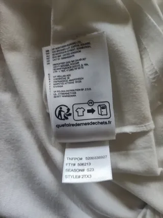 Camiseta The North Face Blanca de manga corta.