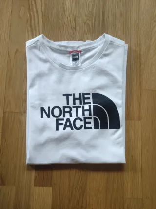Camiseta The North Face Blanca de manga corta.