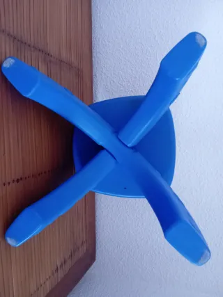 Banco infantil azul de plástico