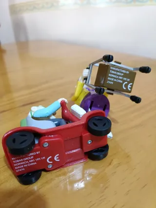 Figuras de ancianos con andador y scooter